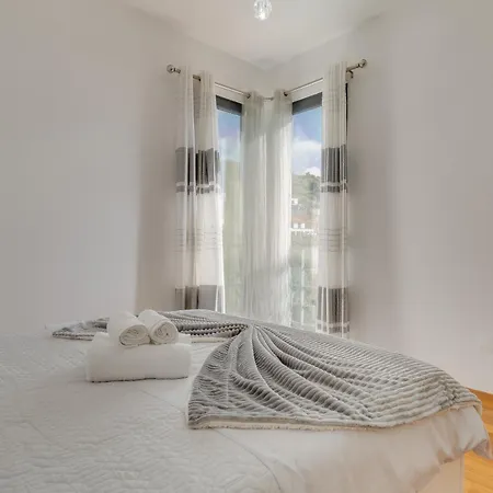 Countryside Charm House By Hr Madeira Camara de Lobos